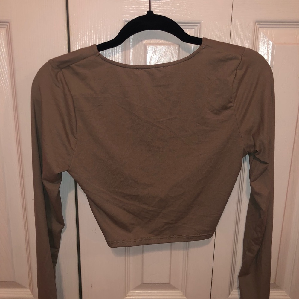 ‼️ ON SALE ‼️ Fashion Nova Twist Front Crop Top - Picture 5 of 5